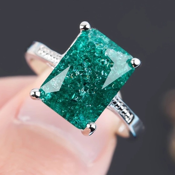 ๐ Vintage Green Stone Sterling Silver Ring ๐ - Picture 3 of 4